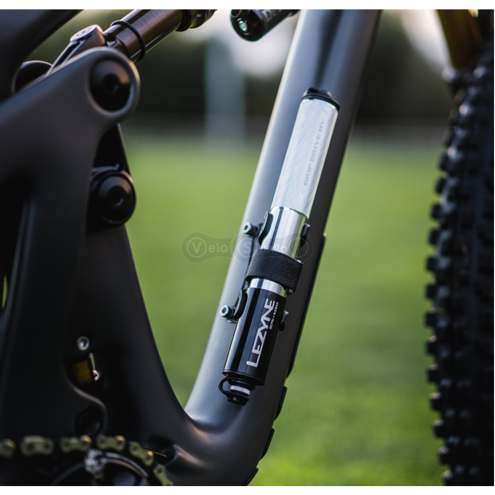 Ручний насос Lezyne Grip Drive HV-M 90 psi сріблястий