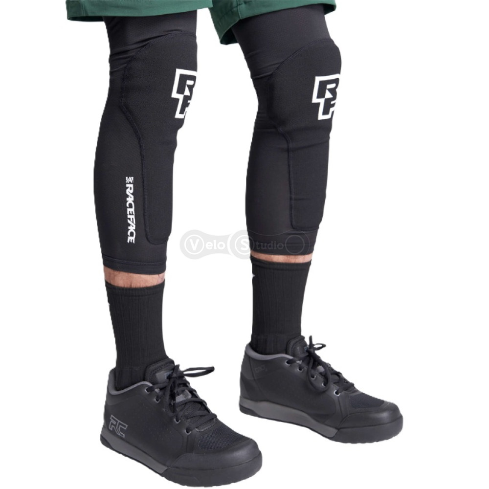 Вело наколінники RACE FACE Charge Knee Stealth розмір M