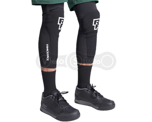 Вело наколенники RACE FACE Charge Knee Stealth размер M