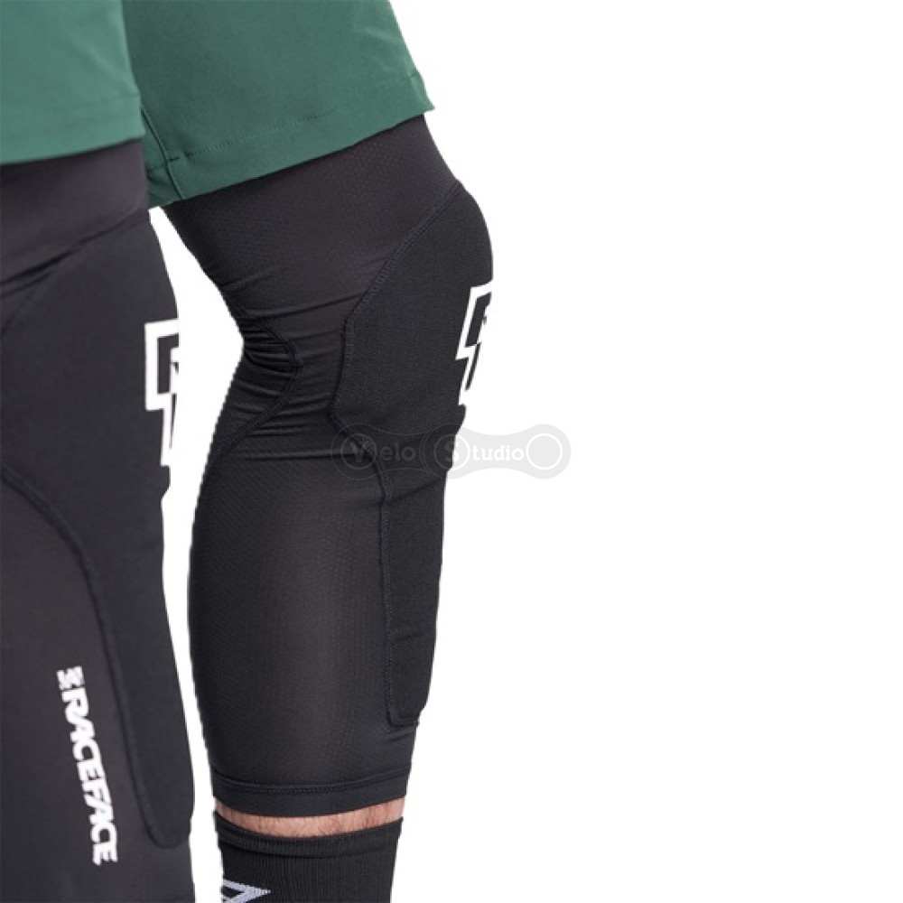 Вело наколінники RACE FACE Charge Knee Stealth розмір M