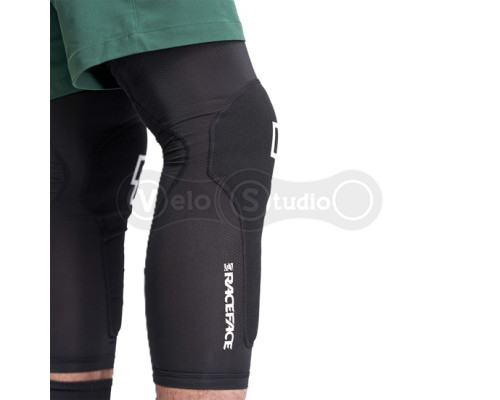 Вело наколенники RACE FACE Charge Knee Stealth размер M