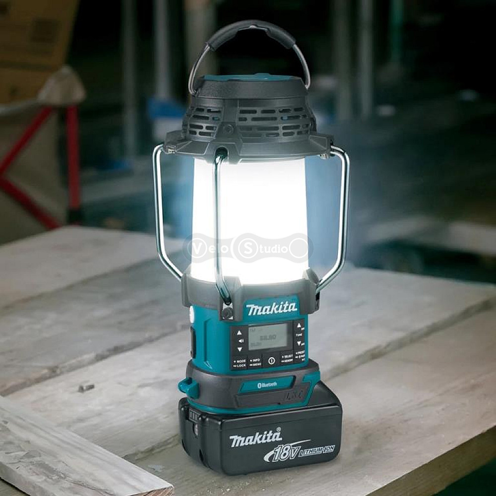 Аккумуляторный фонарь с радио Makita DMR055 - до 63 часов работы