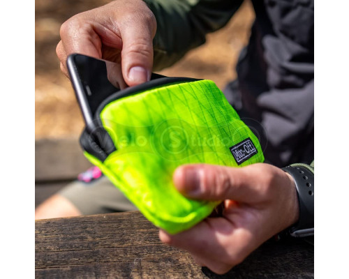 Гаманець Muc-Off Rainproof Essentials Case Hi-Vis