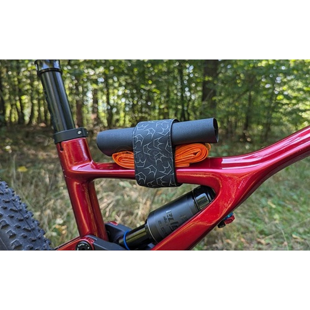 Сумка для инструментов на раму Peaty's HoldFast Trail Tool Wrap, Nightrider Black