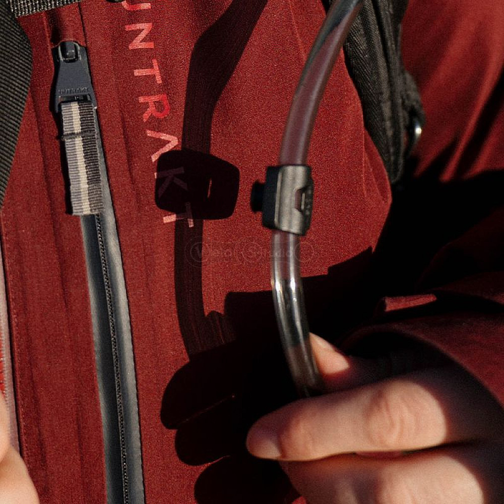 Магнітне кріплення шланга гідратора FIDLOCK Tube Clip M - 11мм., чорний