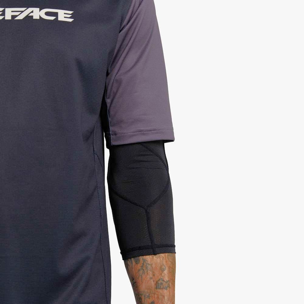 Вело налокотники Race Face INDY ELBOW D3O STEALTH размер M