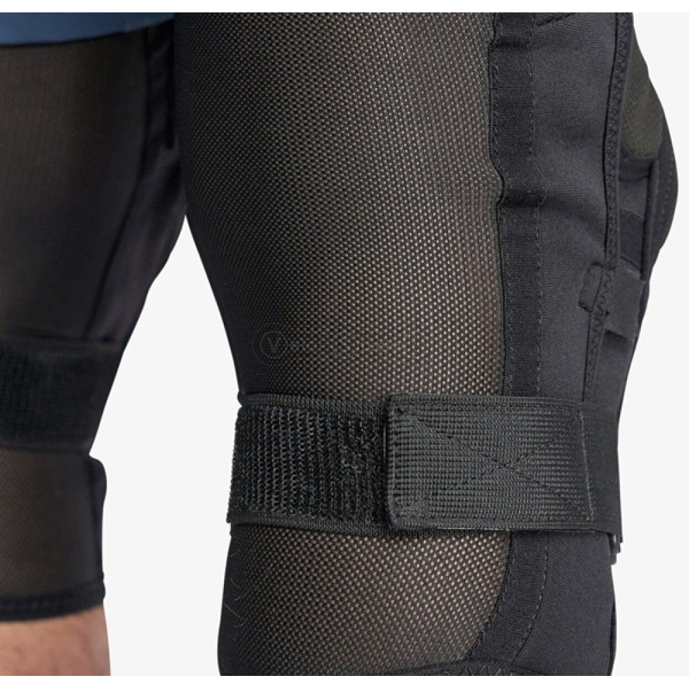 Вело наколінники RACE FACE ROAM KNEE STEALTH розмір L