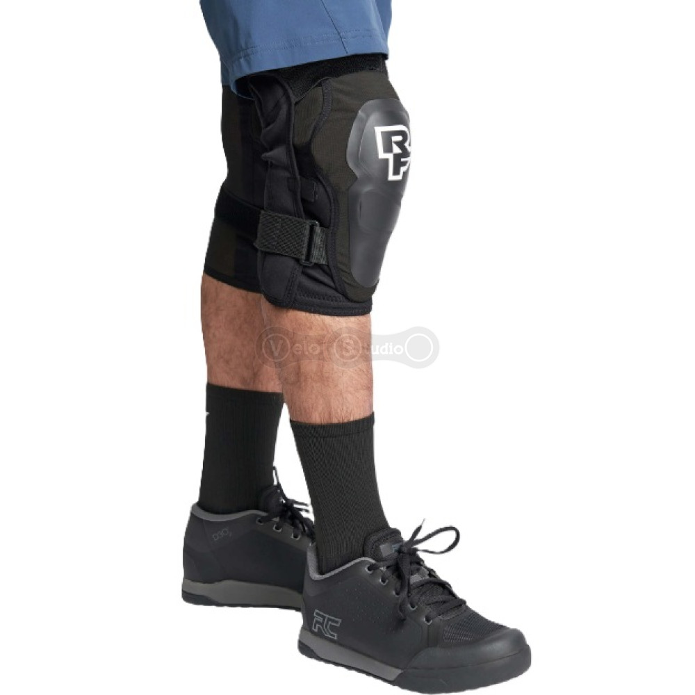 Вело наколінники RACE FACE ROAM KNEE STEALTH розмір L
