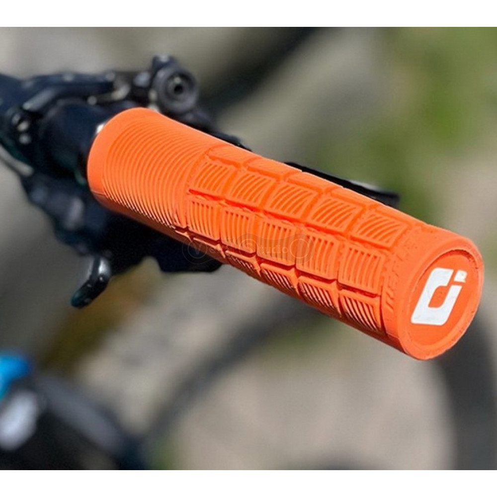 Грипсы ODI Reflex v2.1 Lock-On MTB Closed End 135mm Orange