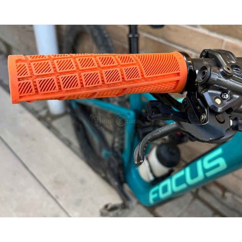 Грипсы ODI Reflex v2.1 Lock-On MTB Closed End 135mm Orange