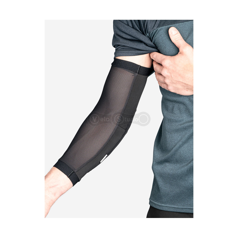 Вело налокотники BLUEGRASS Aura Elbow Protector CE S