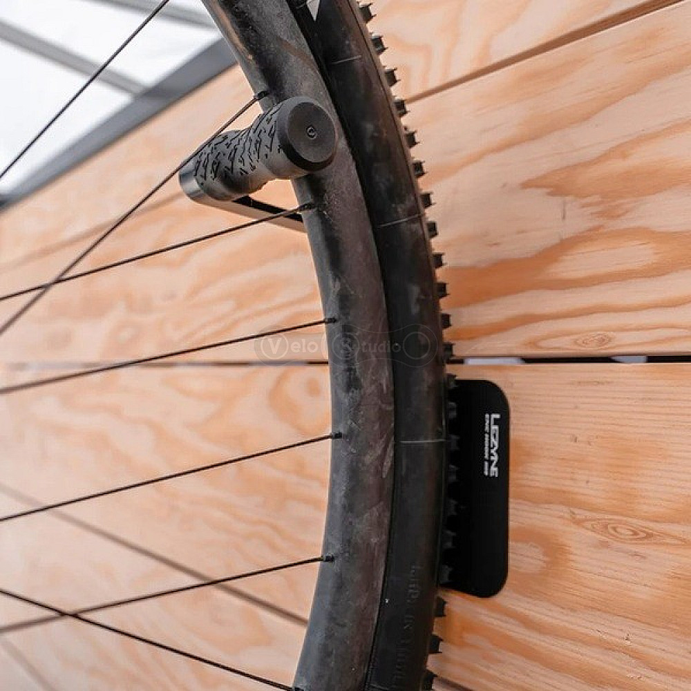 Крюк для зберігання велосипеда LEZYNE WНEEL НOOK чорний Y16