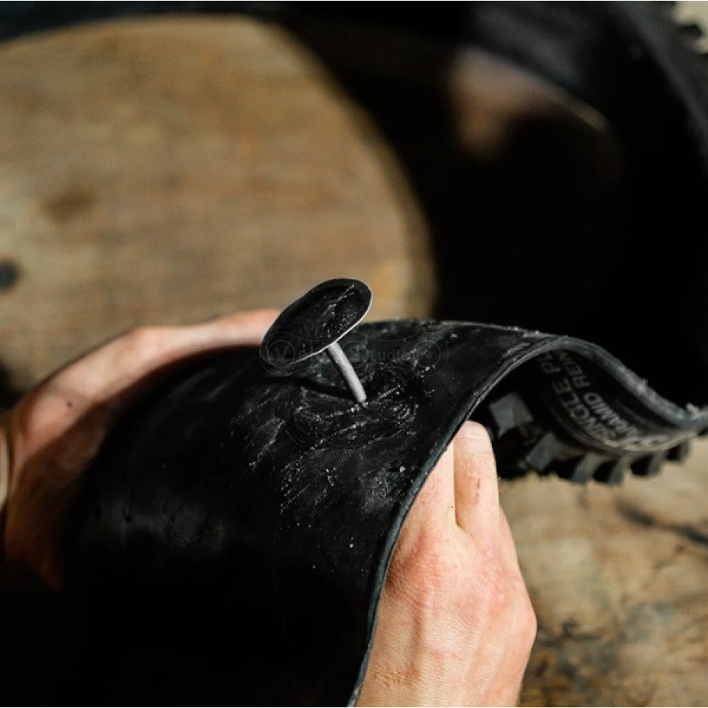 Набор для ремонта безкамерки LEZYNE TUBELESS PRO PLUGS чорний Y17