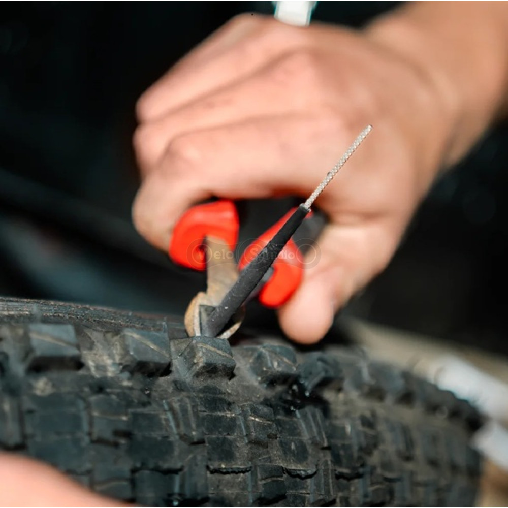 Набор для ремонта безкамерки LEZYNE TUBELESS PRO PLUGS чорний Y17