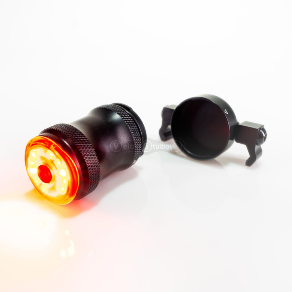 Задняя мигалка LEZYNE Lezyne Saddle Drive REAR чёрная 250 люмен Y19