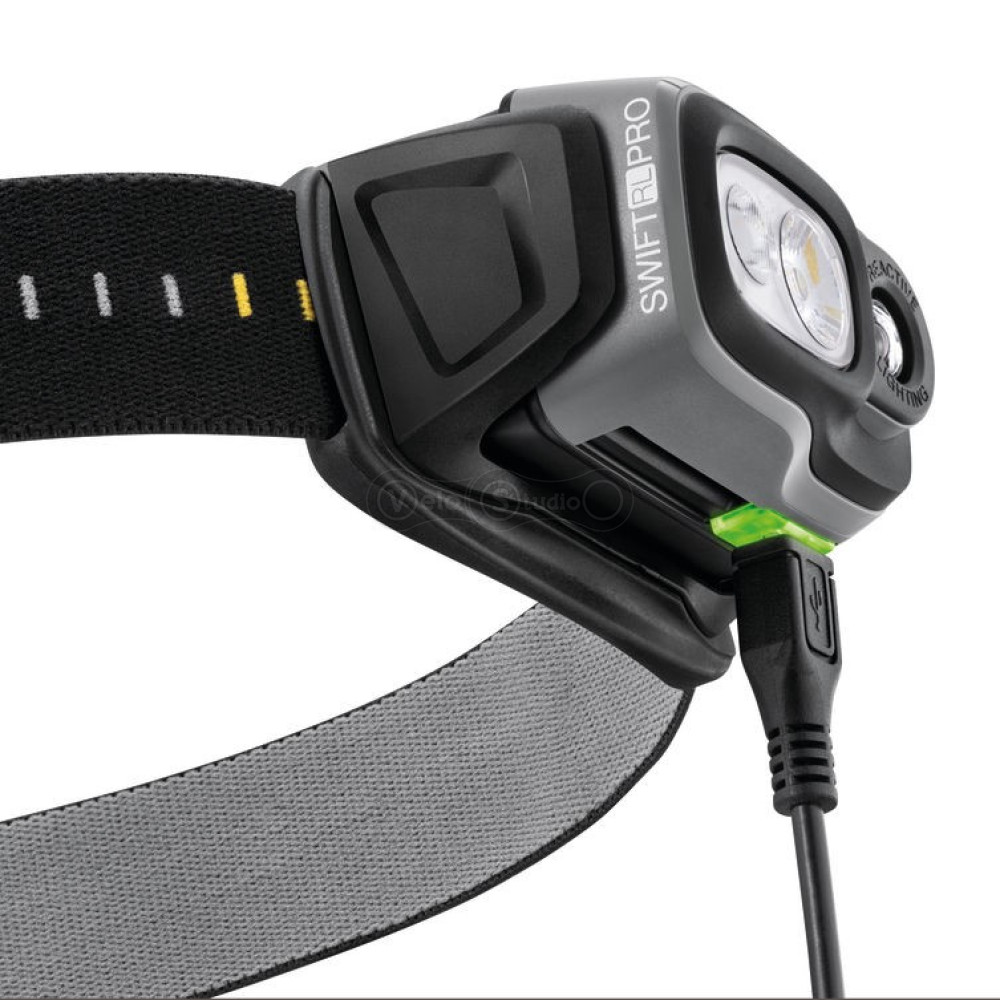 Налобный фонарь PETZL Swift RL Pro 900 Lumens Black