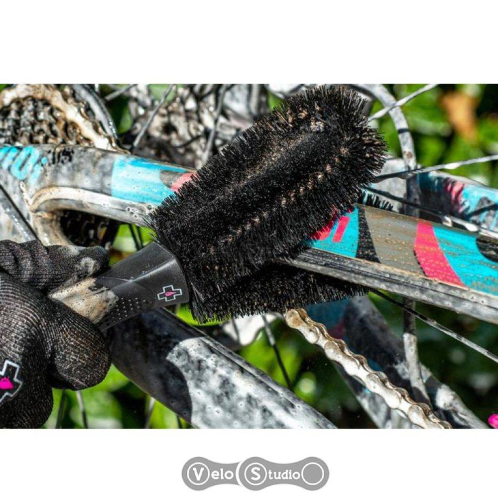Щётка Muc-Off Two Prong Brush